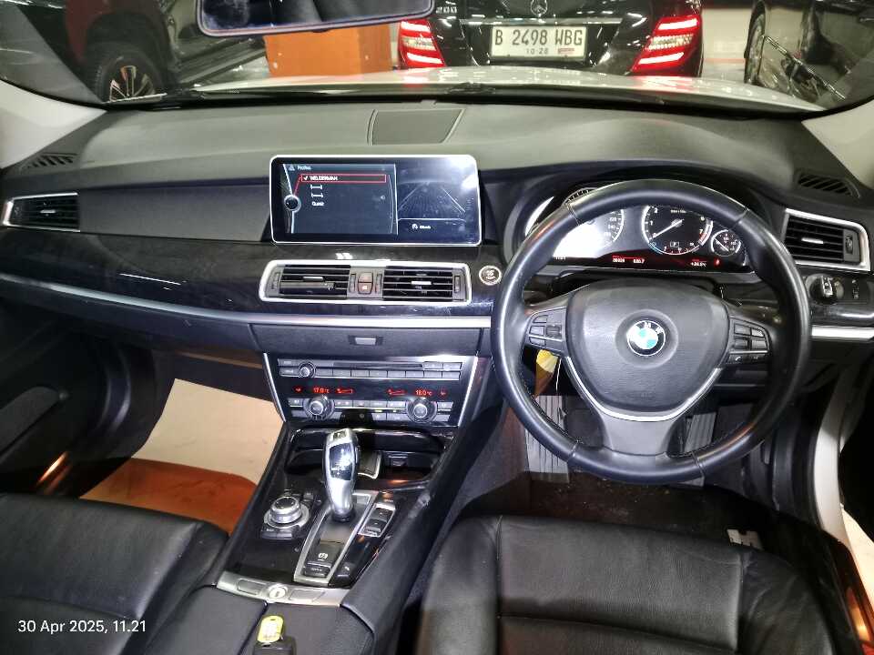 Foto Mobil Bekas Dashboard BMW 535i 3.0 tahun 2011