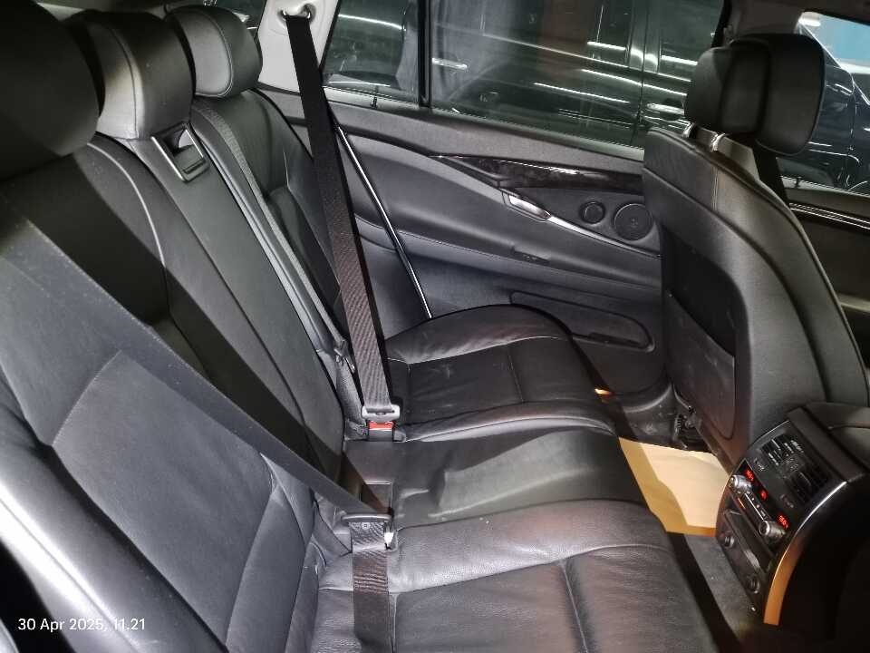 Foto Mobil Bekas Kabin Belakang BMW 535i 3.0 tahun 2011