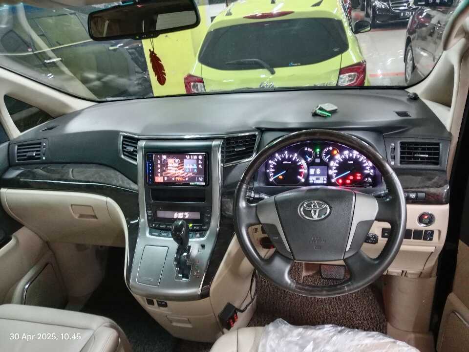Foto Mobil Bekas Dashboard Toyota Alphard 2.4 G tahun 2014