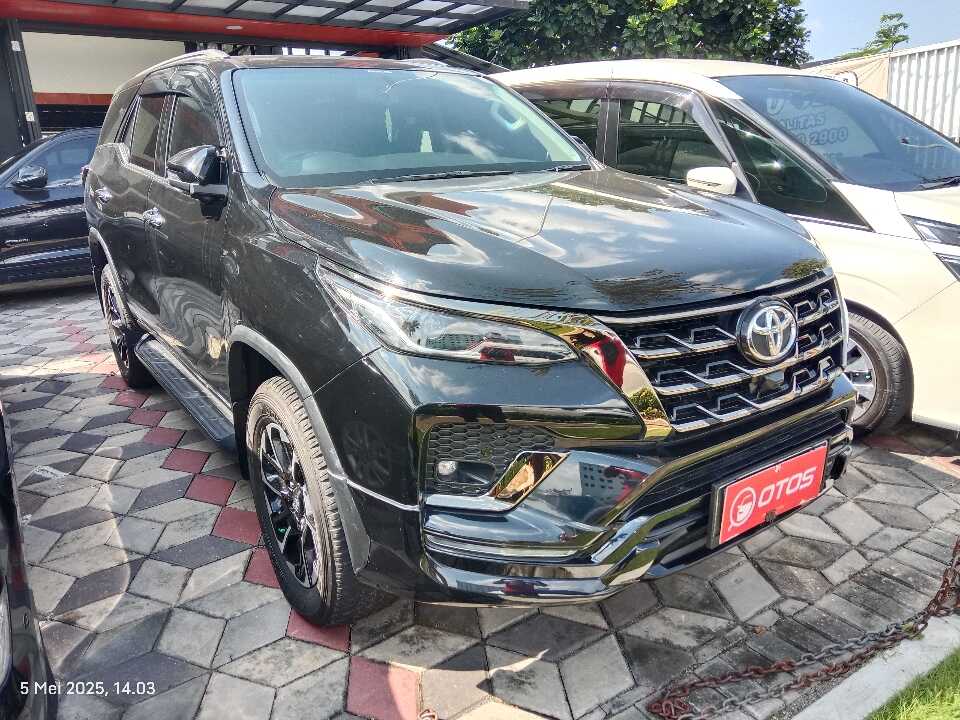 2021 Toyota Fortuner 2.4 4X2 VRZ - Foto 1 dari 6
