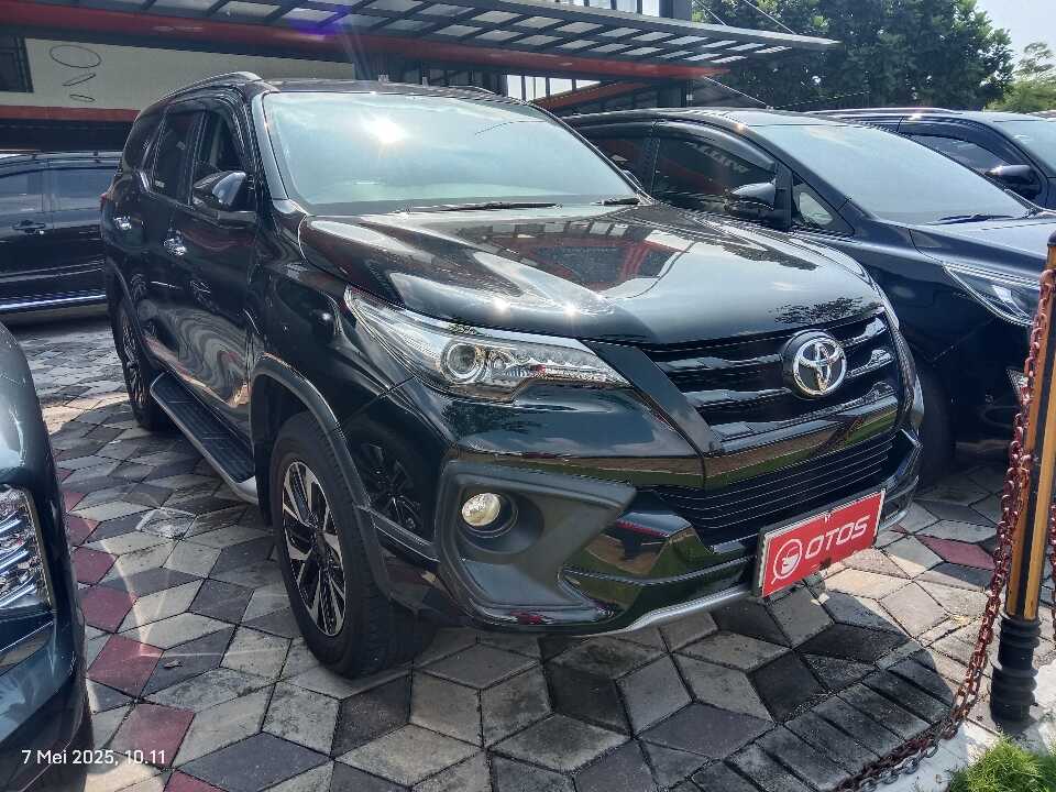 2018 Toyota Fortuner 2.4 4X2 VRZ - Foto 1 dari 6