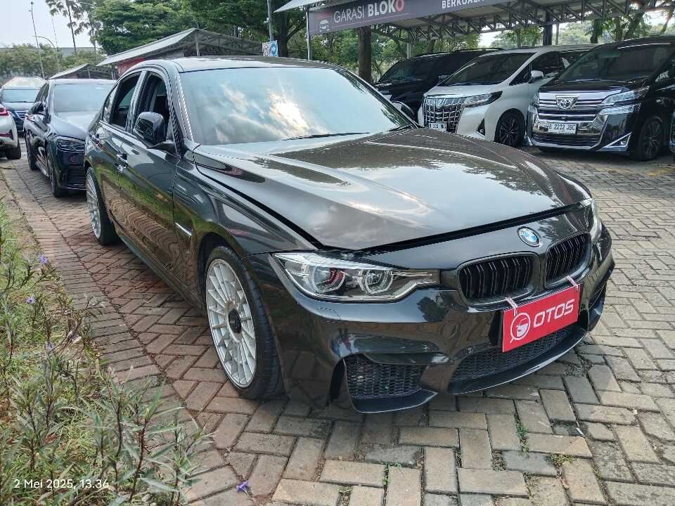 2016 BMW 320i 2.0 - Foto 1 dari 6