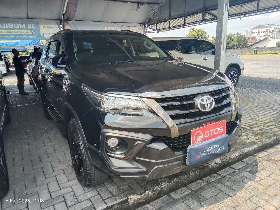 2019 Toyota Fortuner 2.4 4X2 VRZ - Foto 1 dari 6
