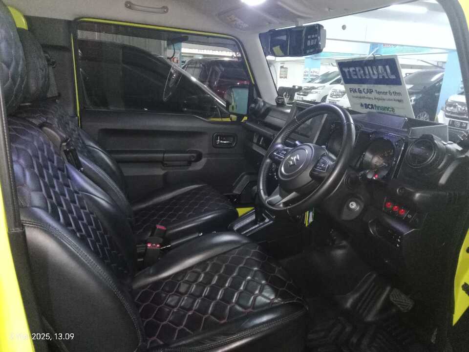 Foto Mobil Bekas Kabin Depan Suzuki Jimny 1.5 4x4 tahun 2020