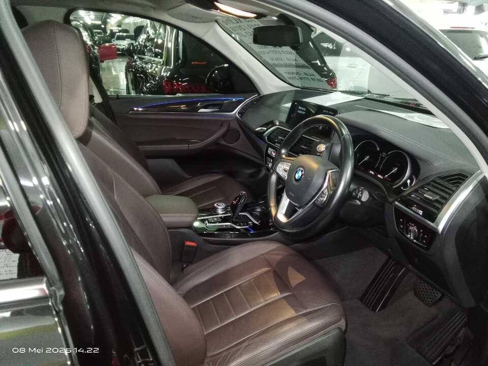 Foto Mobil Bekas Kabin Depan BMW X3 2.0 Xdrive20i Xline tahun 2018