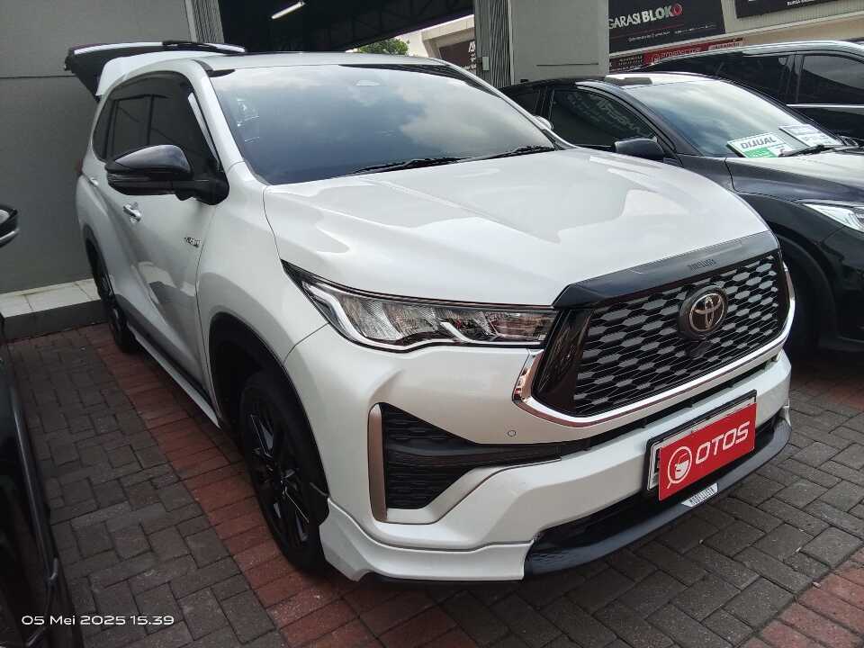 2023 Toyota Kijang Innova 2.0 Zenix Q HV CVT TSS - Foto 1 dari 6