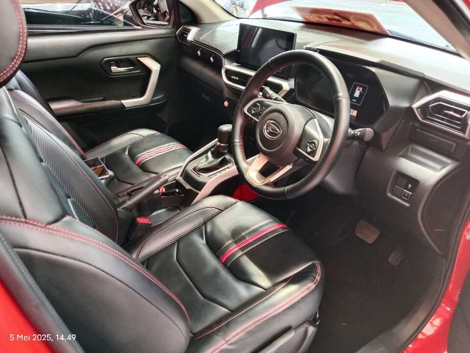 Foto Mobil Bekas Kabin Depan Daihatsu Rocky 1.0 R tahun 2022
