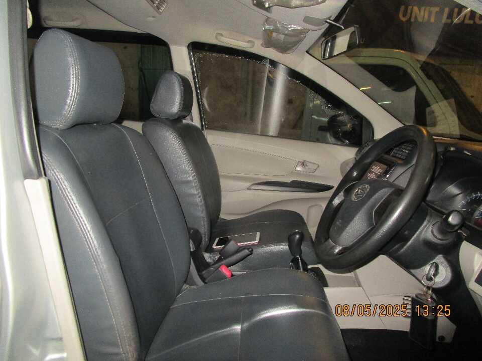 Foto Mobil Bekas Kabin Depan Daihatsu Xenia 1.3 X tahun 2019