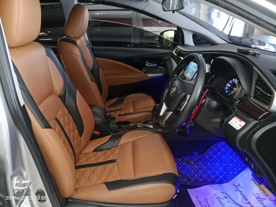 Foto Mobil Bekas Kabin Depan Toyota Innova 2.0 V tahun 2019