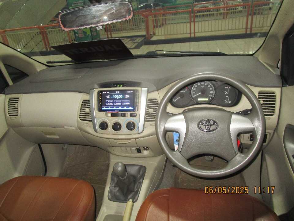 Foto Mobil Bekas Dashboard Toyota Innova 2.5 G tahun 2015