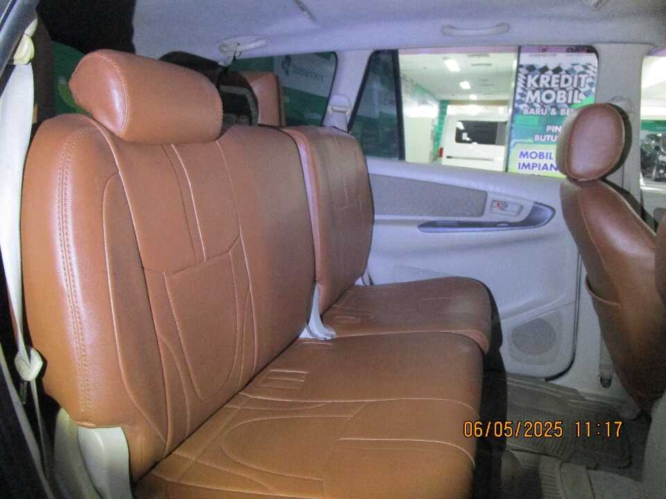 Foto Mobil Bekas Kabin Belakang Toyota Innova 2.5 G tahun 2015