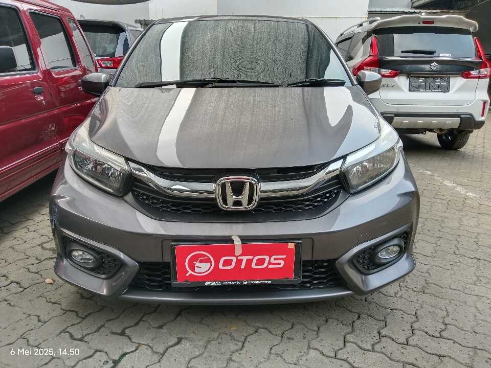 Foto Mobil Bekas Tampak Depan Honda Brio 1.2 Satya E tahun 2020