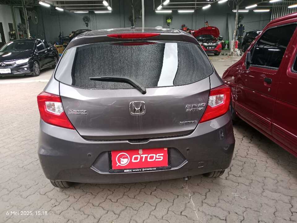 Foto Mobil Bekas Tampak Belakang Honda Brio 1.2 Satya E tahun 2020