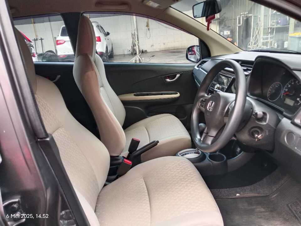 Foto Mobil Bekas Kabin Depan Honda Brio 1.2 Satya E tahun 2020