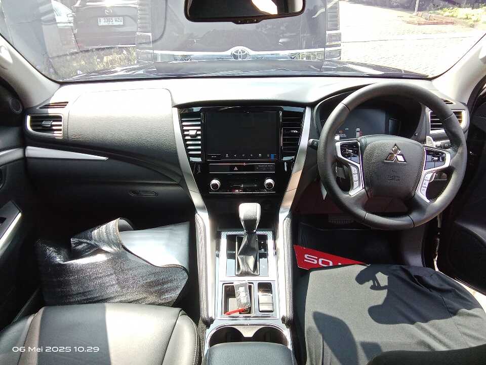 Foto Mobil Bekas Dashboard Mitsubishi Pajero Sport 2.4 Dakar 4X2 tahun 2024