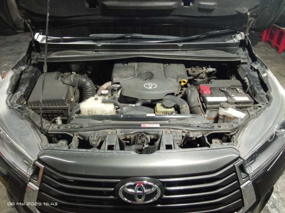 Foto Mobil Bekas Mesin Toyota Innova 2.4 V tahun 2021