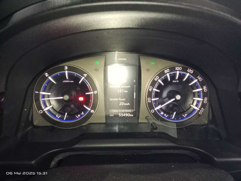 Foto Mobil Bekas Odometer Toyota Innova 2.4 V tahun 2021