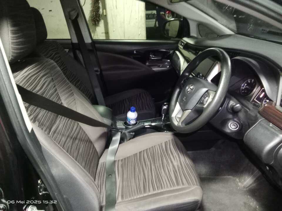 Foto Mobil Bekas Kabin Depan Toyota Innova 2.4 V tahun 2021
