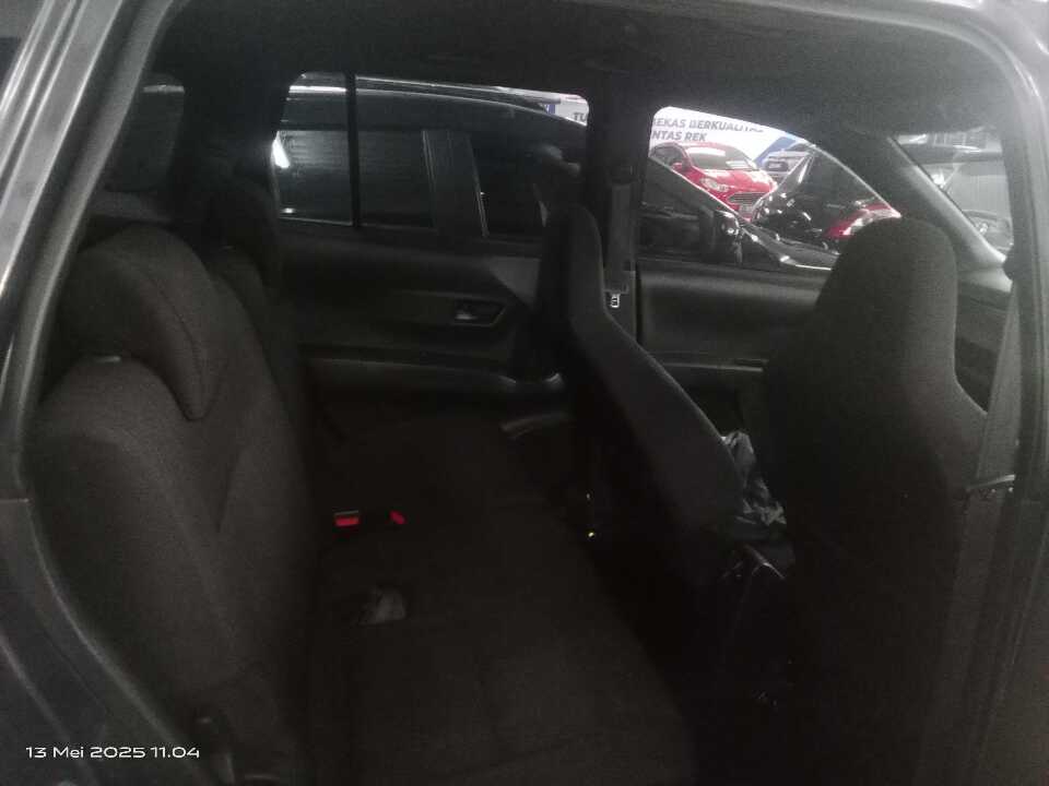 Foto Mobil Bekas Kabin Belakang Daihatsu Sigra 1.0 M tahun 2023