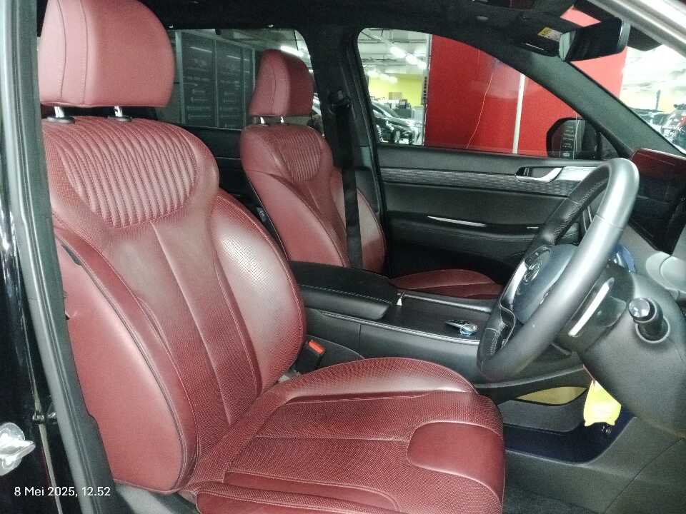 Foto Mobil Bekas Kabin Depan Hyundai Palisade 2.2 tahun 2023