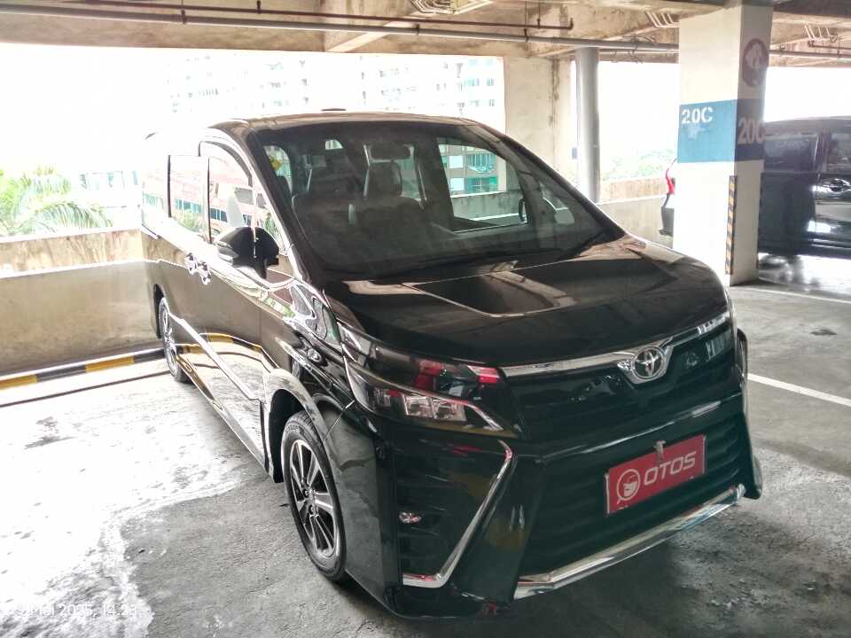 2021 Toyota Voxy 2.0 - Foto 1 dari 6