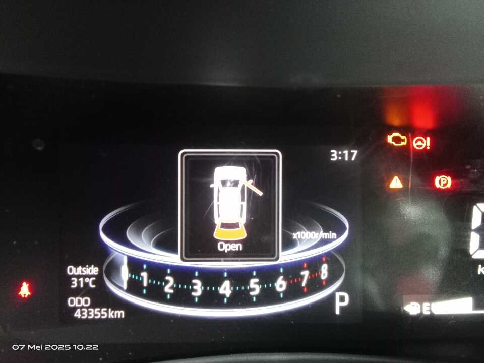 Foto Mobil Bekas Odometer Toyota Veloz 1.5 Q tahun 2022