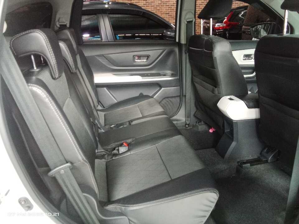 Foto Mobil Bekas Kabin Belakang Toyota Veloz 1.5 Q tahun 2022