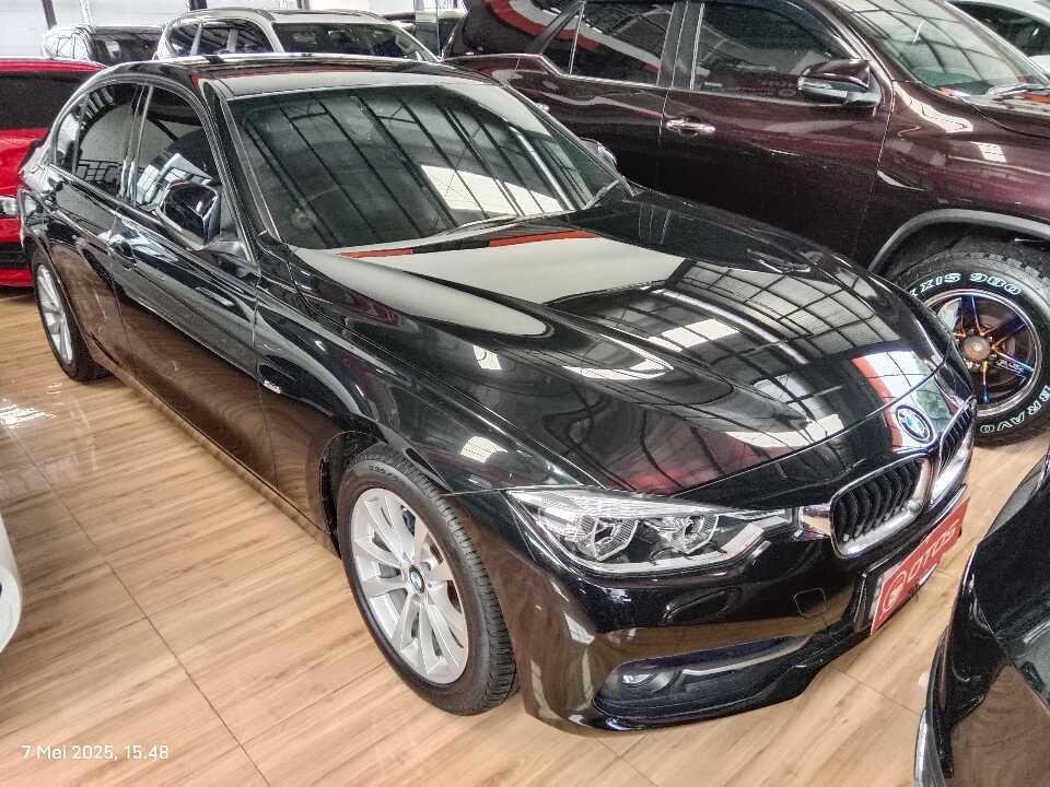 2017 BMW 320i 2.0 - Foto 1 dari 6