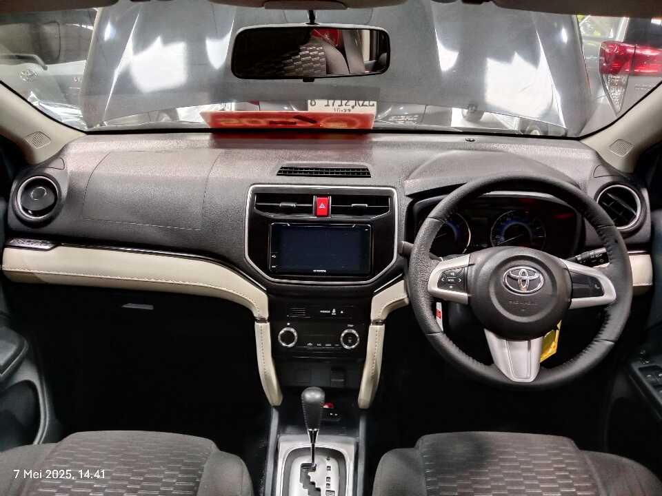 Foto Mobil Bekas Dashboard Toyota Rush 1.5 S tahun 2020