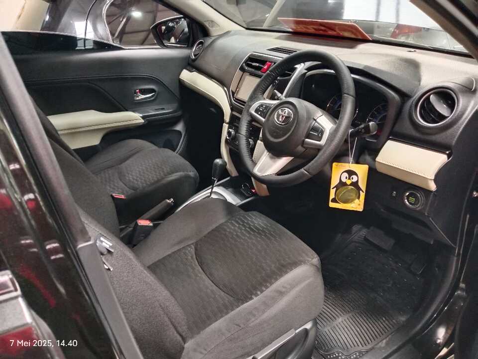 Foto Mobil Bekas Kabin Depan Toyota Rush 1.5 S tahun 2020