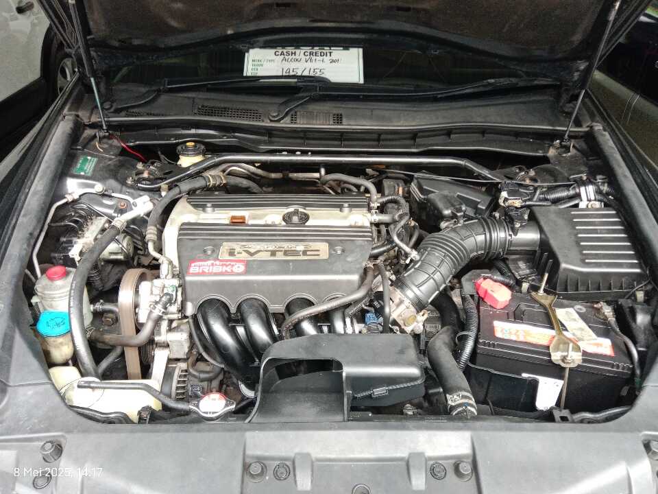Foto Mobil Bekas Mesin Honda Accord 2.4 VTi-L tahun 2010