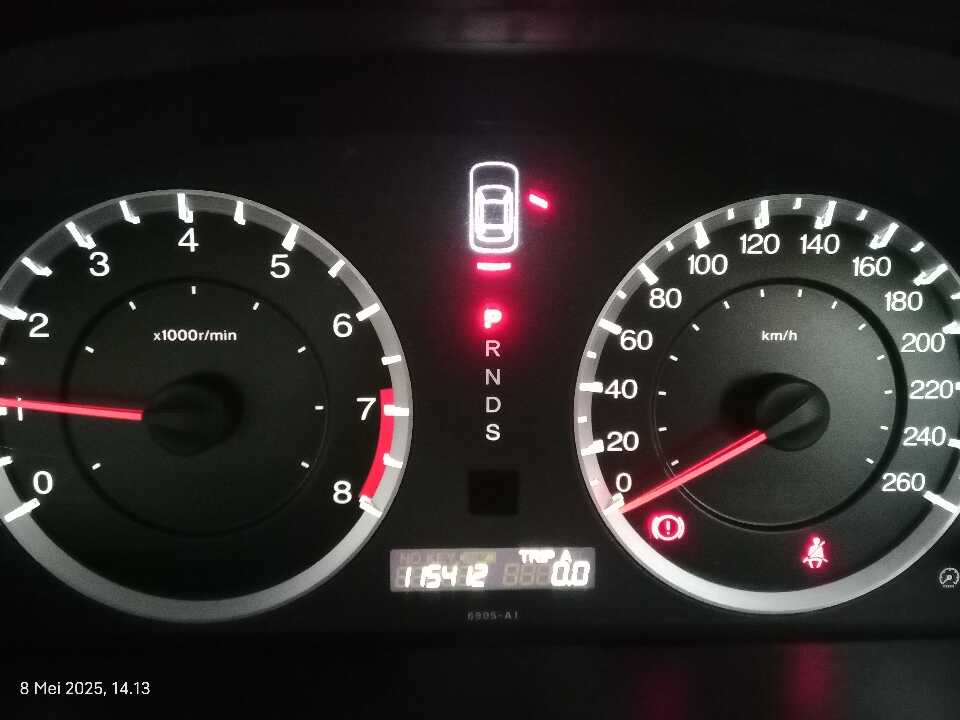 Foto Mobil Bekas Odometer Honda Accord 2.4 VTi-L tahun 2010