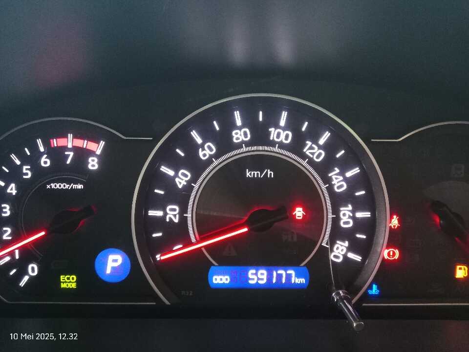 Foto Mobil Bekas Odometer Toyota Voxy 2.0 tahun 2018