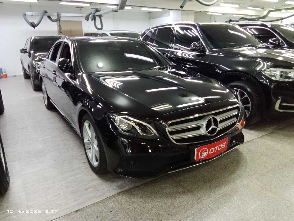 2017 Mercedes-Benz E250 2.0 - Foto 1 dari 6