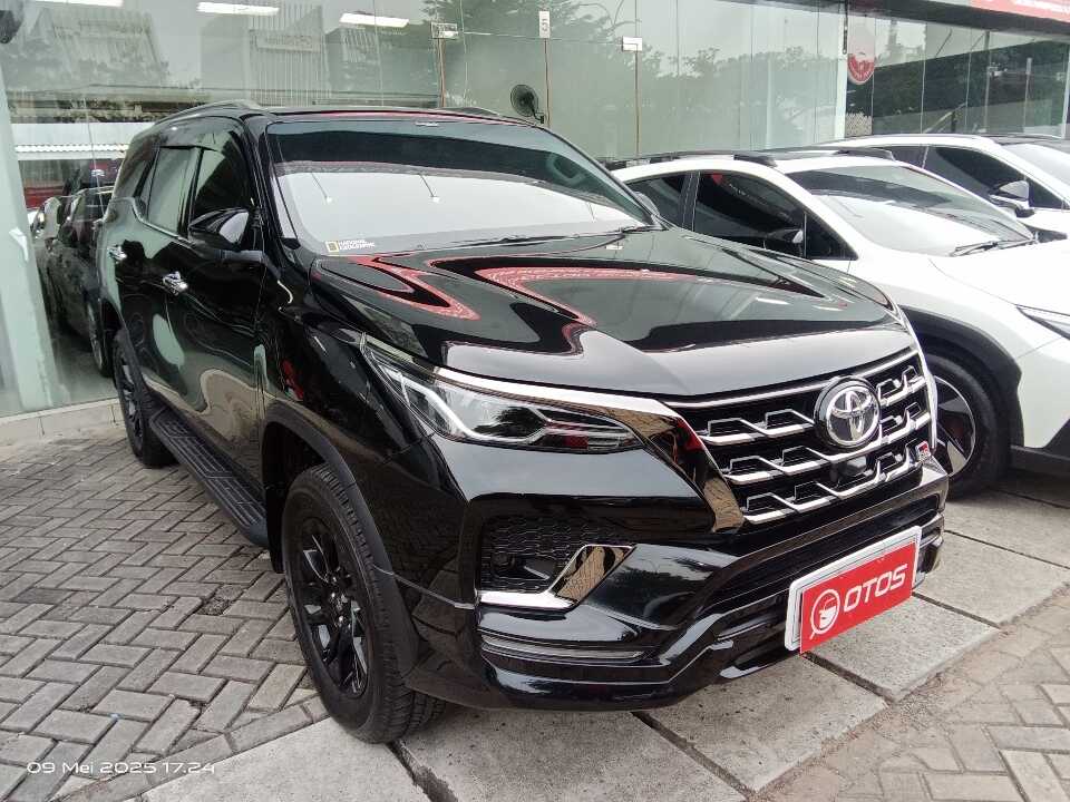 2023 Toyota Fortuner 2.8 4X2 VRZ - Foto 1 dari 6