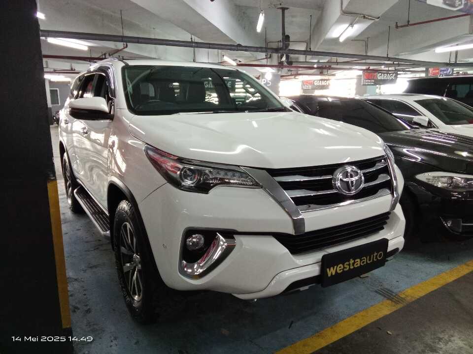 2019 Toyota Fortuner 2.4 4X4 VRZ - Foto 1 dari 6