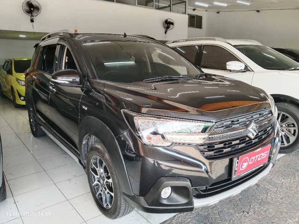 2020 Suzuki XL7 1.5 Alpha - Foto 1 dari 6