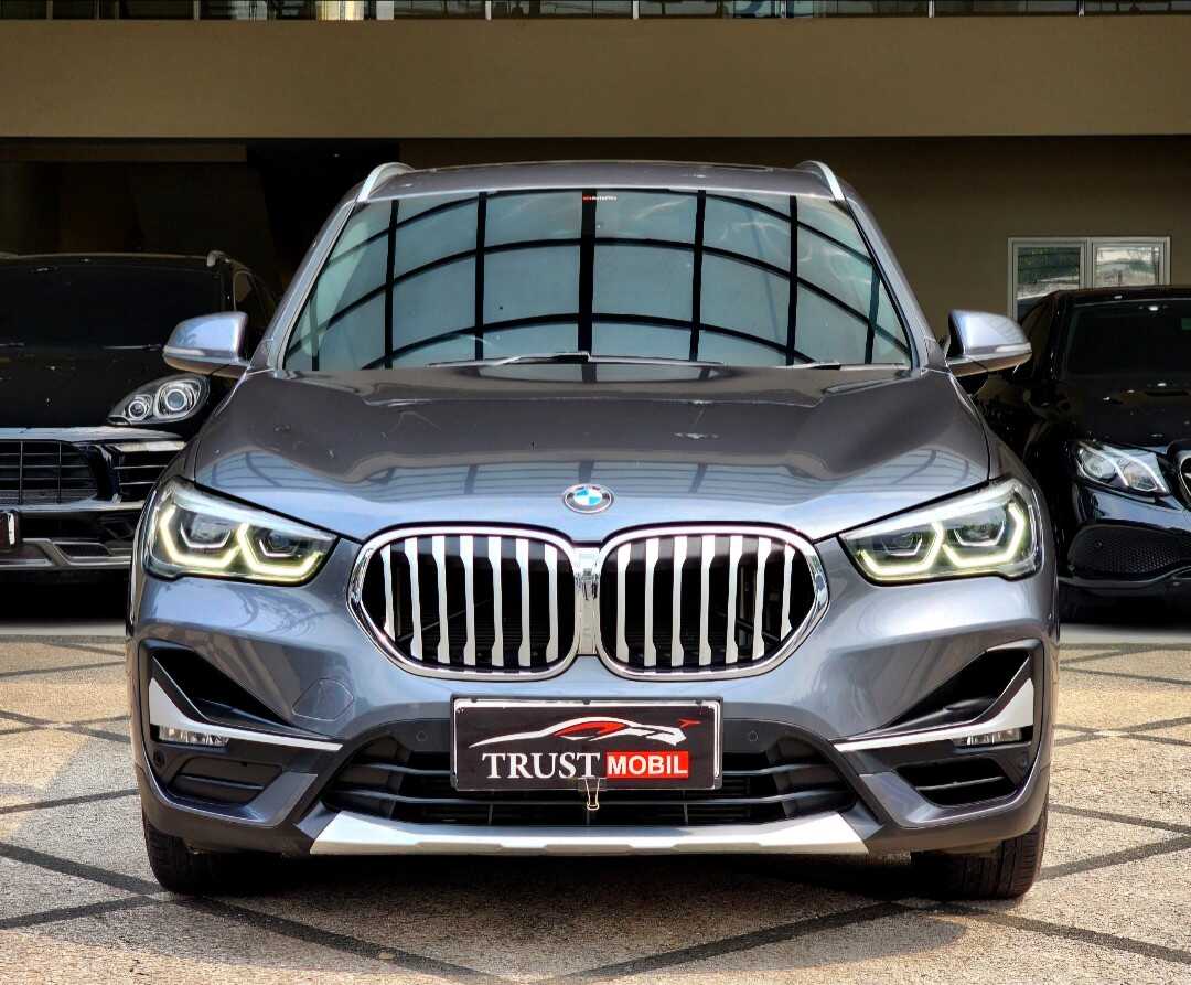 Foto Mobil Bekas Tampak Depan BMW X1 1.5 Sdrive18i tahun 2021