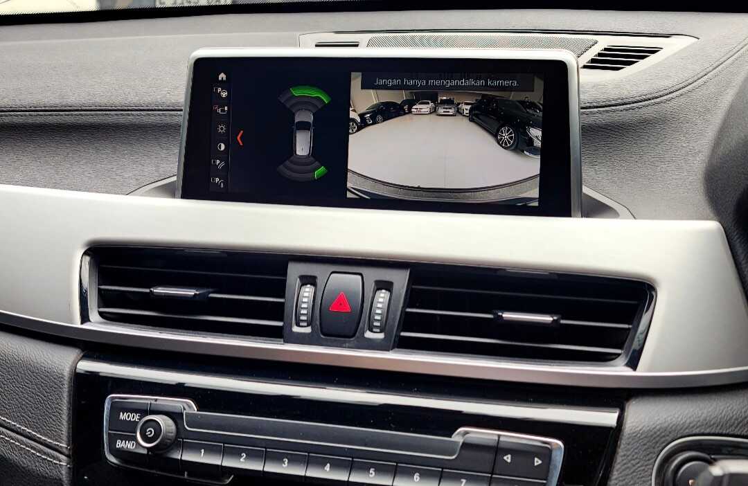 Foto Mobil Bekas Tampak Samping BMW X1 1.5 Sdrive18i tahun 2021