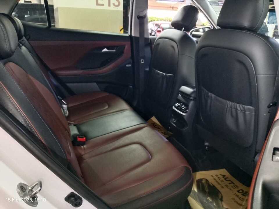 Foto Mobil Bekas Kabin Belakang Hyundai Creta 1.5 Prime tahun 2022