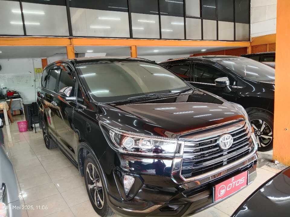 2022 Toyota Kijang Innova 2.4 Venturer - Foto 1 dari 6