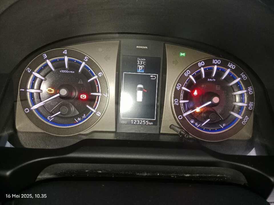 Foto Mobil Bekas Odometer Toyota Innova 2.0 V tahun 2021