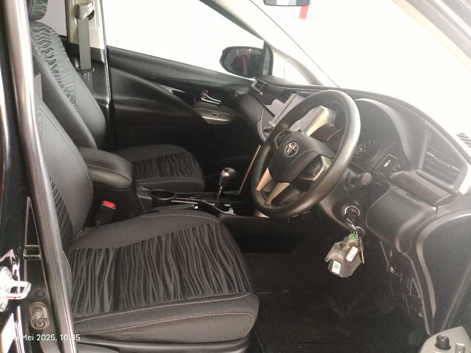 Foto Mobil Bekas Kabin Depan Toyota Innova 2.0 V tahun 2021