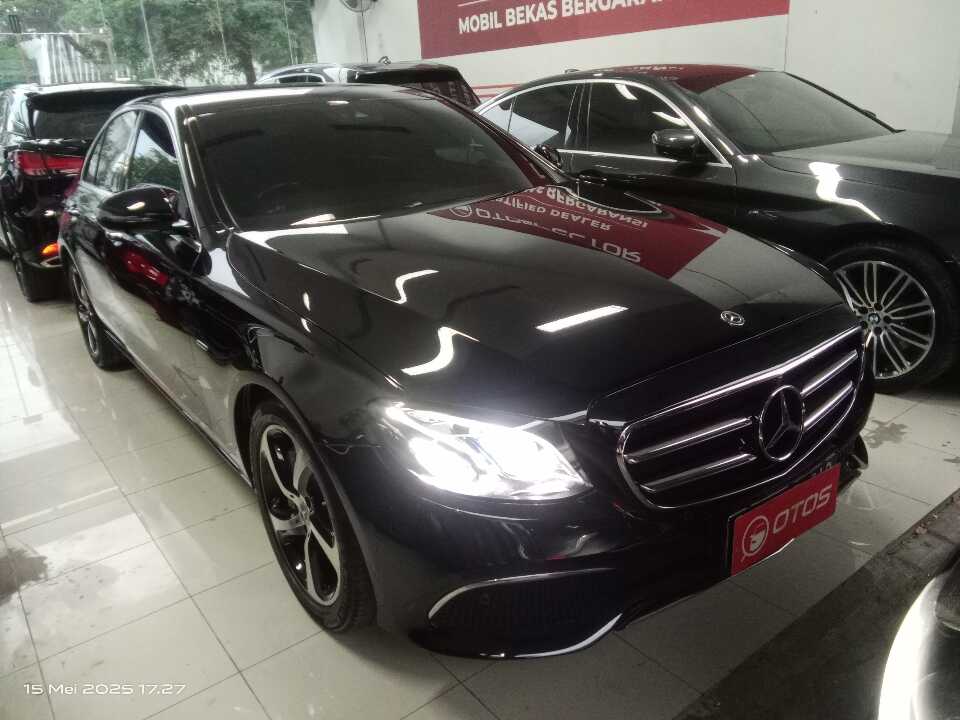 2019 Mercedes-Benz E300 2.0 - Foto 1 dari 6