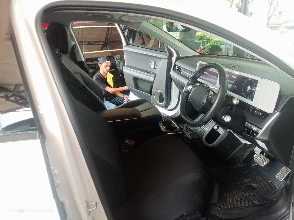 Foto Mobil Bekas Kabin Depan Hyundai Ioniq 5 Long Range Signature tahun 2023