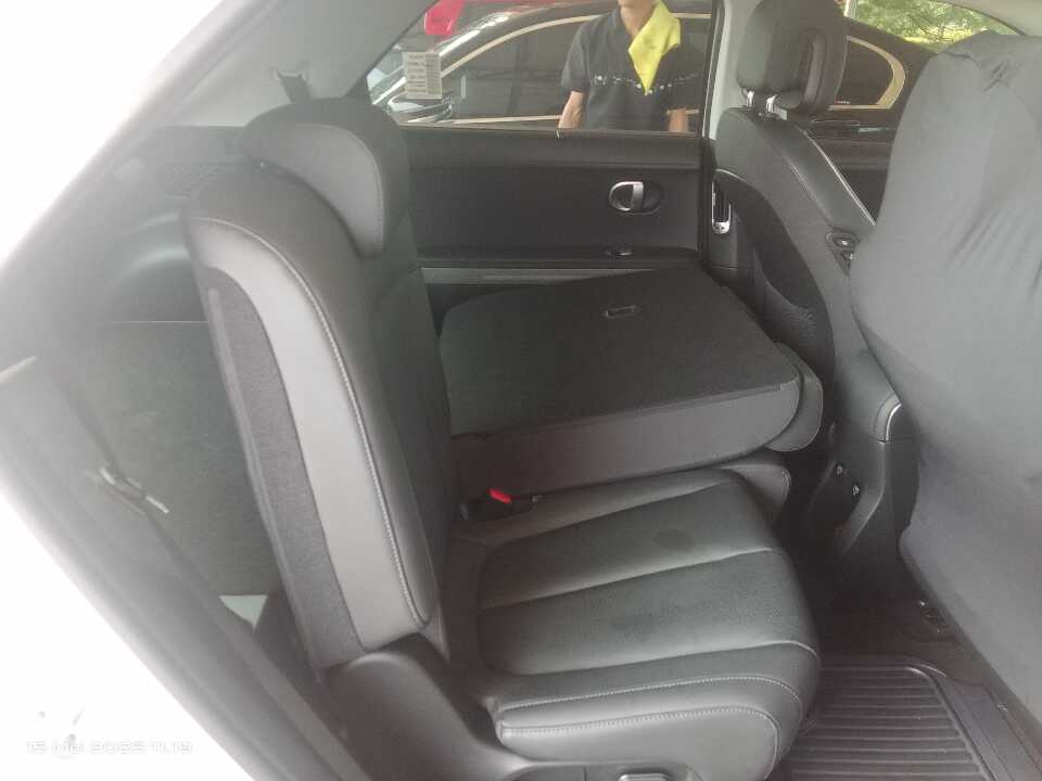 Foto Mobil Bekas Kabin Belakang Hyundai Ioniq 5 Long Range Signature tahun 2023