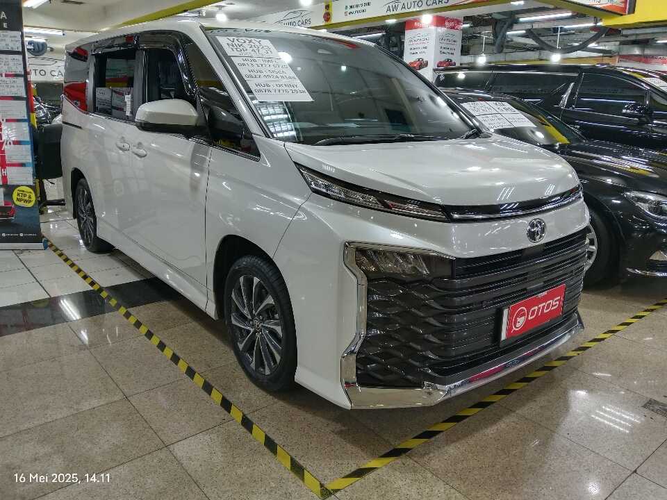 2023 Toyota Voxy 2.0 - Foto 1 dari 6