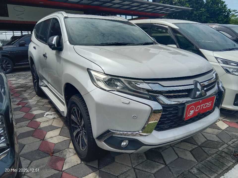 2017 Mitsubishi Pajero Sport 2.4 Dakar - Foto 1 dari 6
