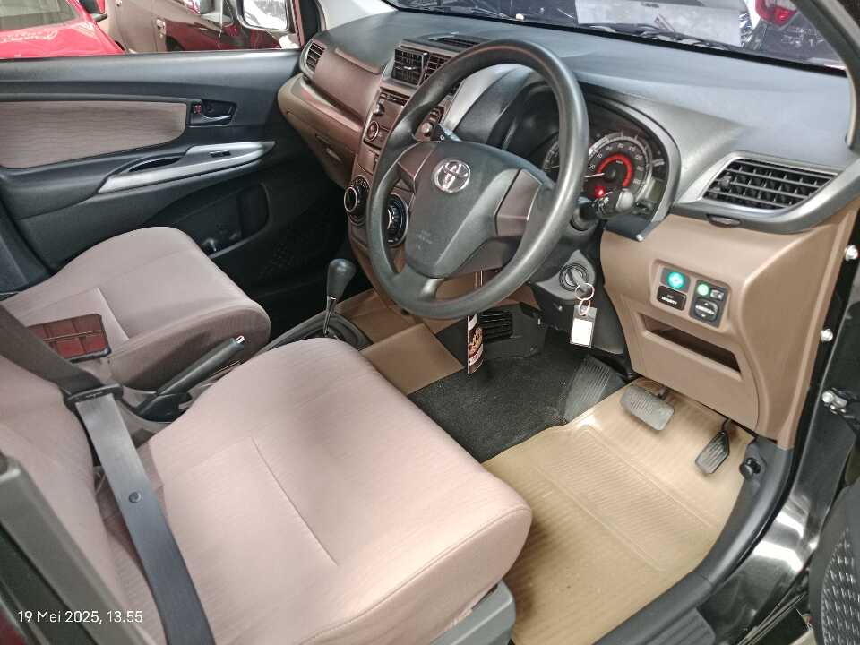 Foto Mobil Bekas Kabin Depan Toyota Avanza 1.3 G tahun 2018