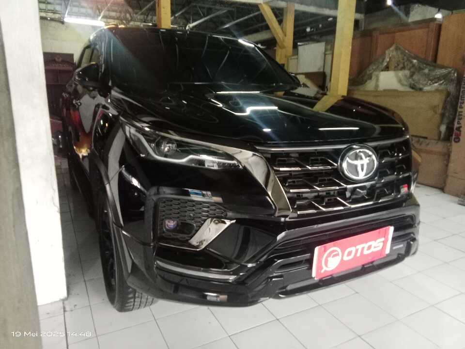 2022 Toyota Fortuner 2.8 4X2 VRZ - Foto 1 dari 6